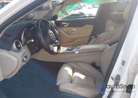 2018 Mercedes-Benz C 300 4Matic z USA, uszkodzony, nr VIN WDDWF4KB3JR324092